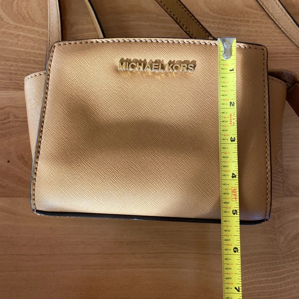 Small Michael Kors Handbag - Picture 12 of 14